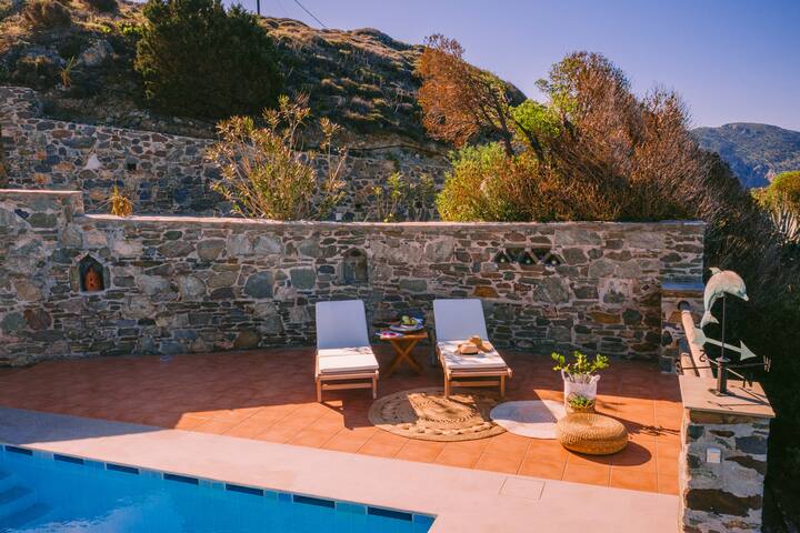 Villa Delfini, beachfront, best 2-16 guests, Syros gallery image 3