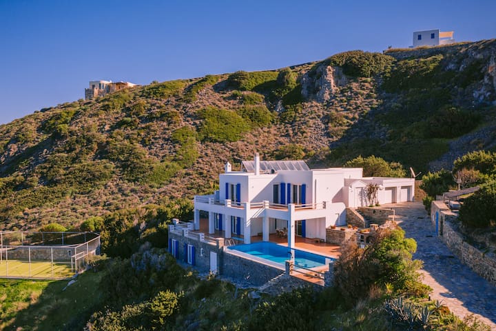 Villa Delfini, beachfront, best 2-16 guests, Syros