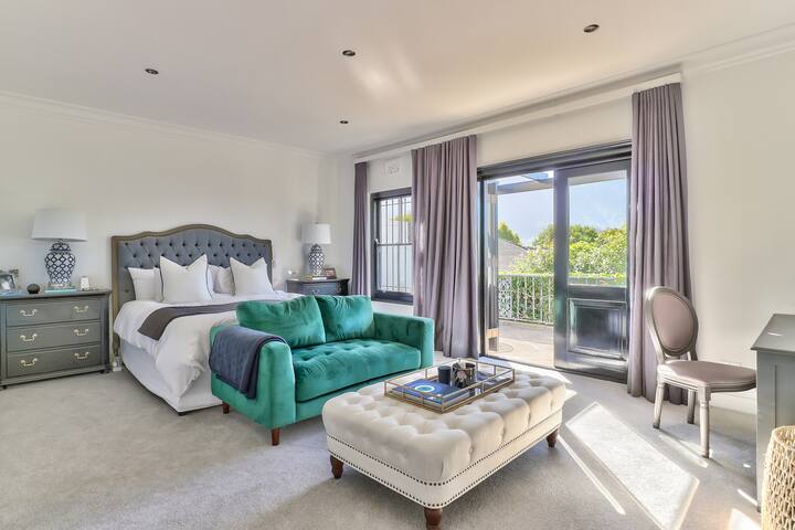 Majestic Mountain View Villa gallery image 2