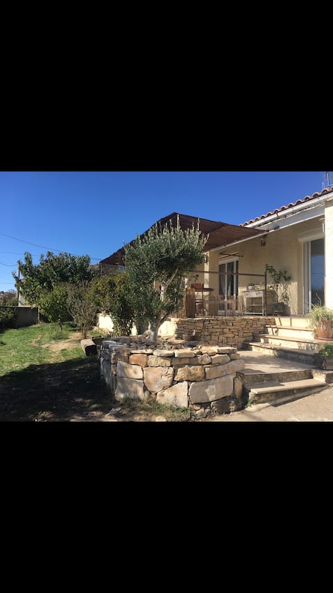 Quiet villa with hot tub