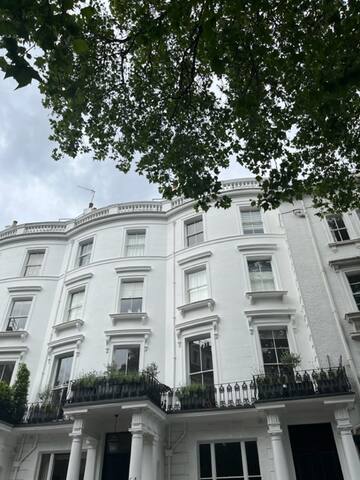 Notting Hill Gate overlooking beautiful Garden Sq gallery image 3