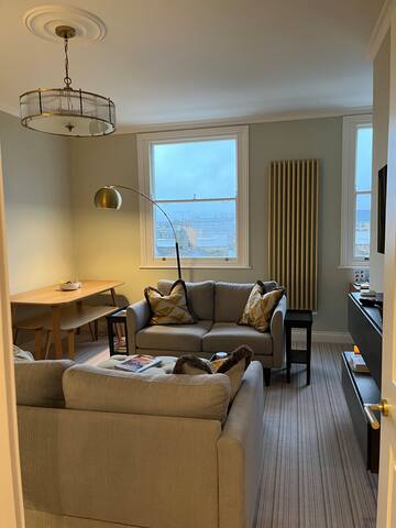 Notting Hill Gate overlooking beautiful Garden Sq gallery image 5