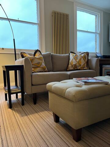 Notting Hill Gate overlooking beautiful Garden Sq gallery image 4