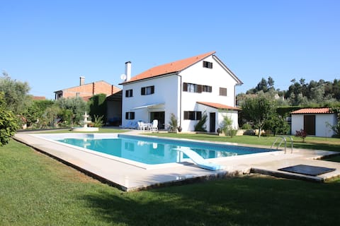 Villa charmante, piscine privée, A/C & Wifi, 5 Ch.