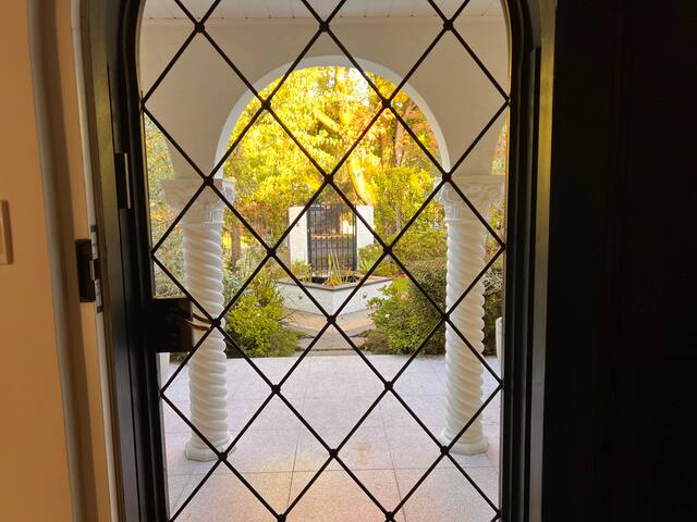 Cosy Melbourne family home. gallery image 2