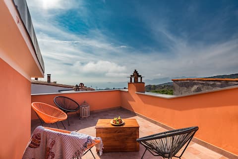 Top Airbnb: Penthouse and Clouds in Ameglia
