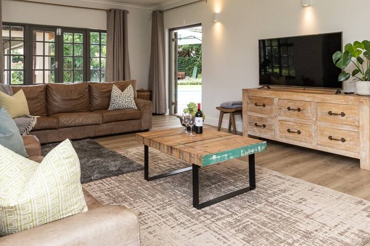 Spacious home with pool, Constantia, Cape Town gallery image 5