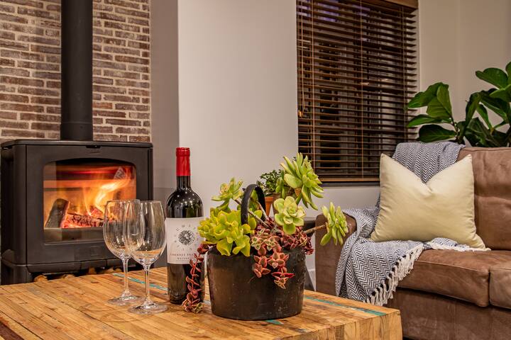 Spacious home with pool, Constantia, Cape Town gallery image 3