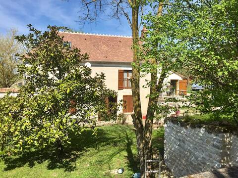 Beautiful retreat near Paris— Wine and Food Lovers