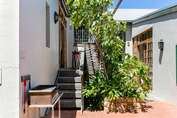 Cozy Stone Cottage gallery image 3