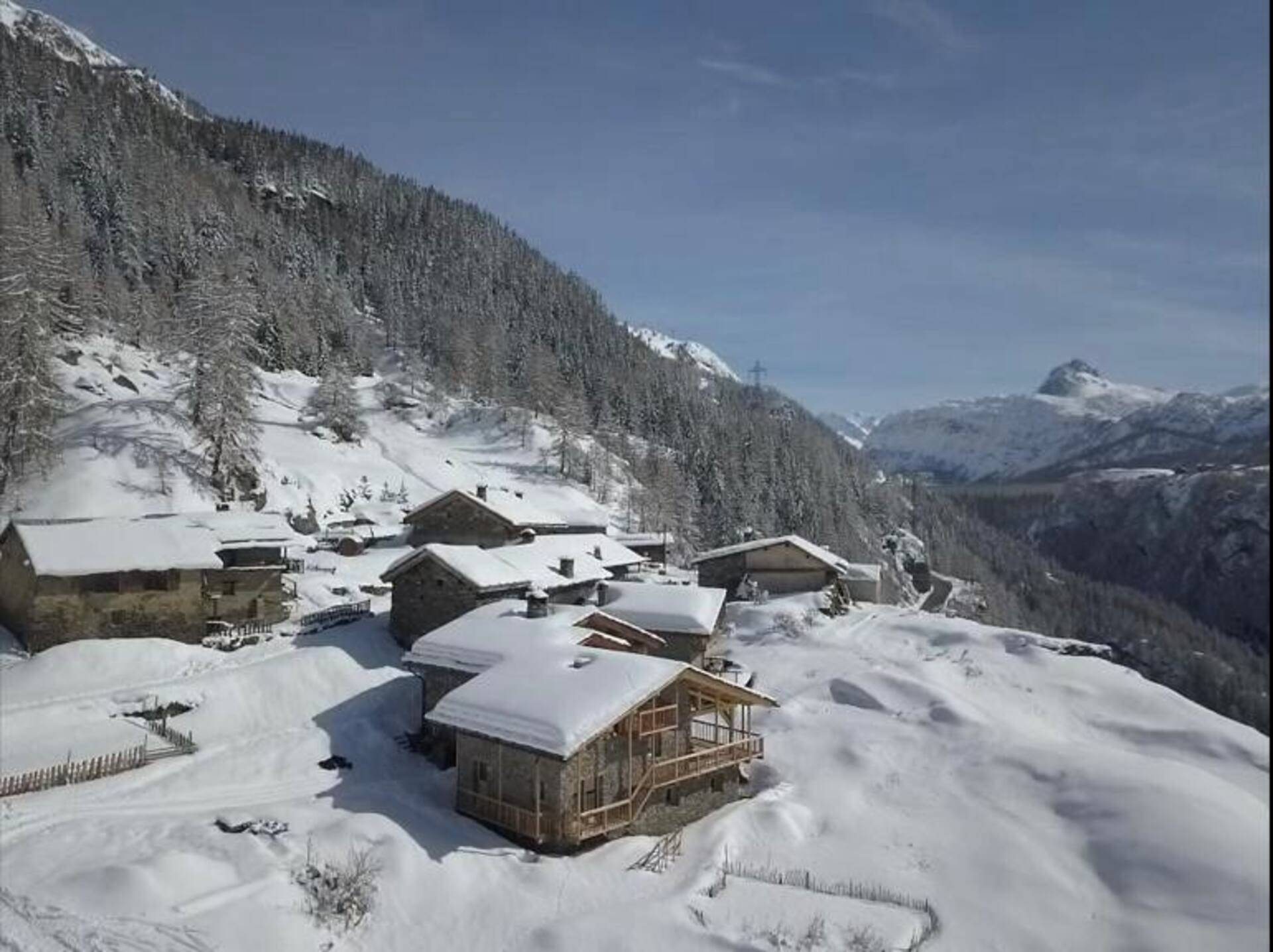 Chalet du Sarrasin – south, facing the glaciers
