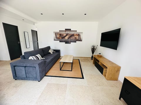 Successful Airbnb property: Villa near the city center in Sainte Maxime