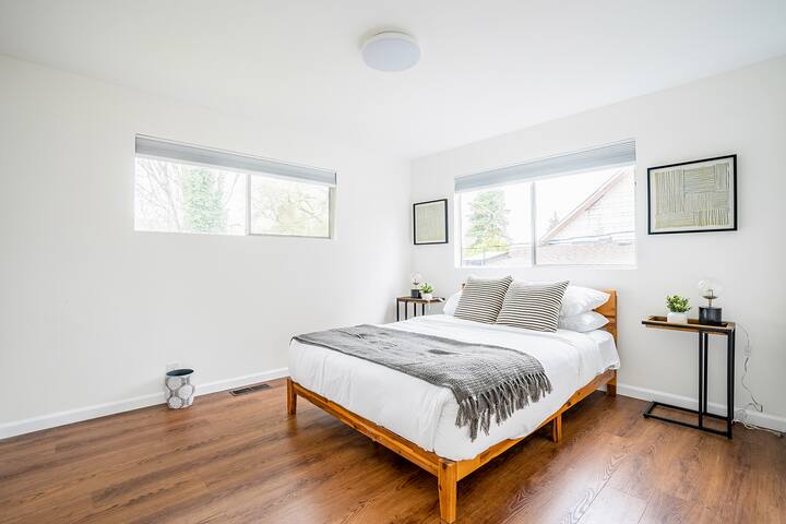 Charming 6BR Farmhouse Escape w/ Downtown Access gallery image 2