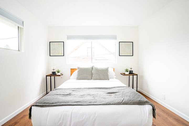 Charming 6BR Farmhouse Escape w/ Downtown Access gallery image 5