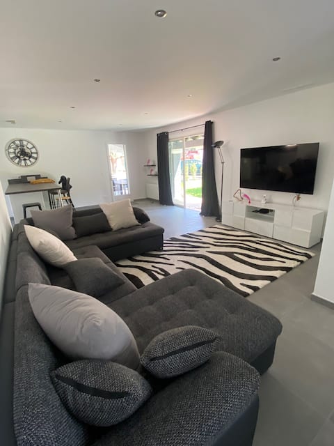 Comfortable house (capital of perfume)