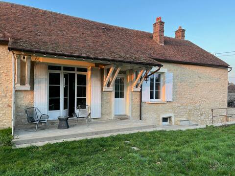House with wooded garden Close to Fontainebleau