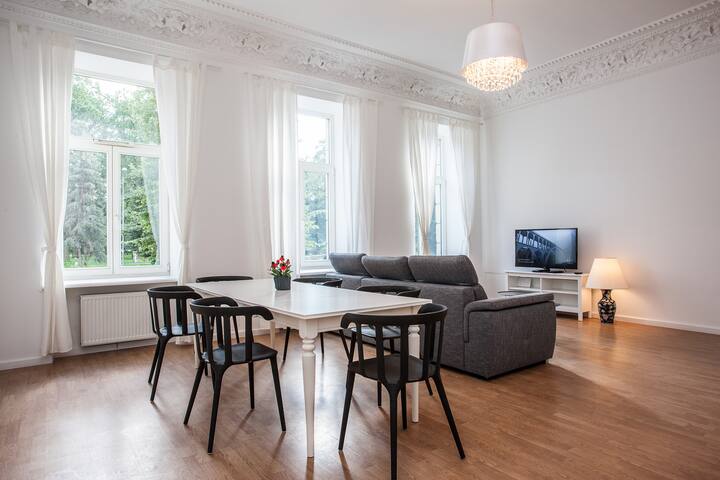 Bright 4-bedroom Apartment Riga gallery image 3