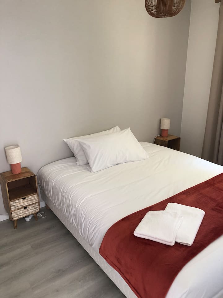 Dhoma e gjumit 2: Alternativa e dhomës së gjumit 160 cm
