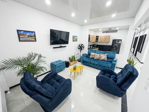 Top Airbnb: Acacias house A/C, garage, BBQ, washing machine. in Meta