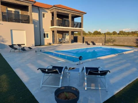 Successful Airbnb property: House murvica with heated pool in Crno