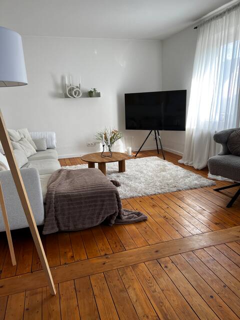 Top Airbnb: Semi-detached house, 20-minute walk to the fair in Mittelfeld