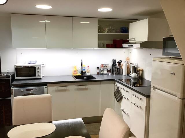 New 72m2 Old Town flat, perfect for 4-6 guests gallery image 5