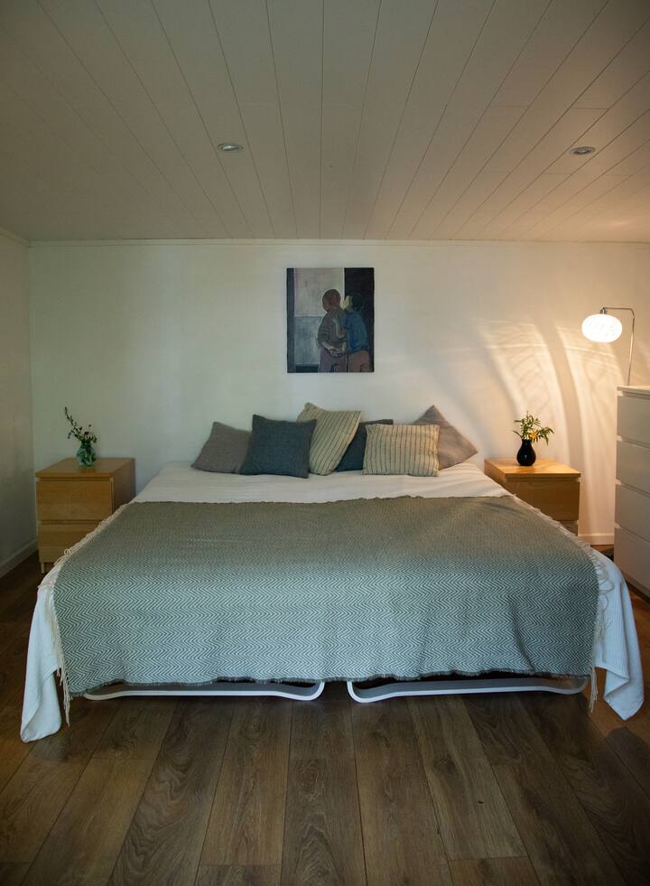 Vedhæftet dobbeltseng