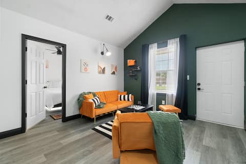 Top Airbnb: The Hosta Hangout - A Luxury Central Haven! in Ferry Pass