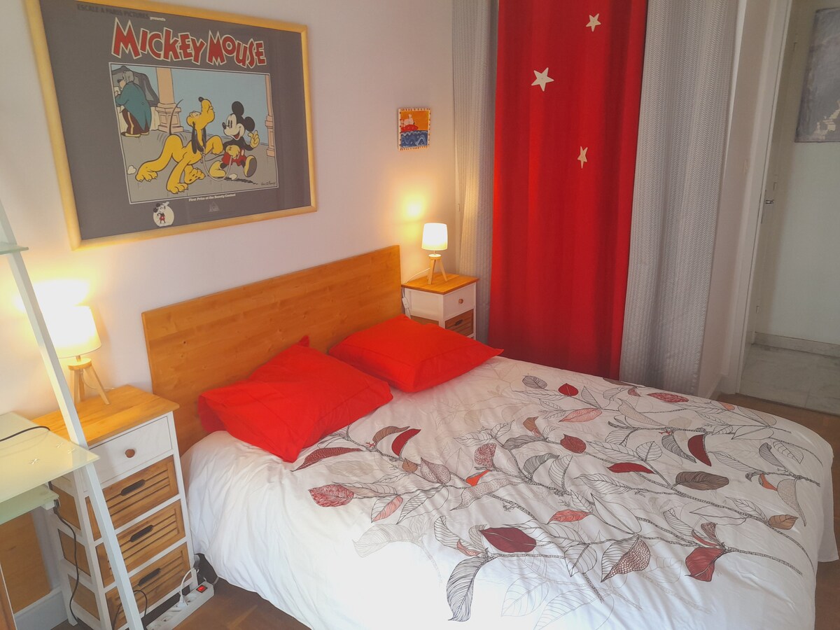 Top Airbnb: Spacious 2 bedrooms, St Cyprien neighborhood in Saint Cyprien