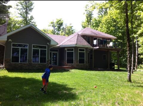 Waterfront house - Salmon River
