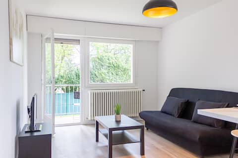 Kanji | Near Bus and Tram | Private Parking | Border