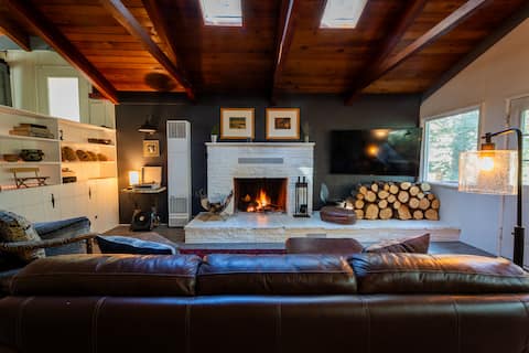 Top Airbnb: Felsen Hollow in Crestline