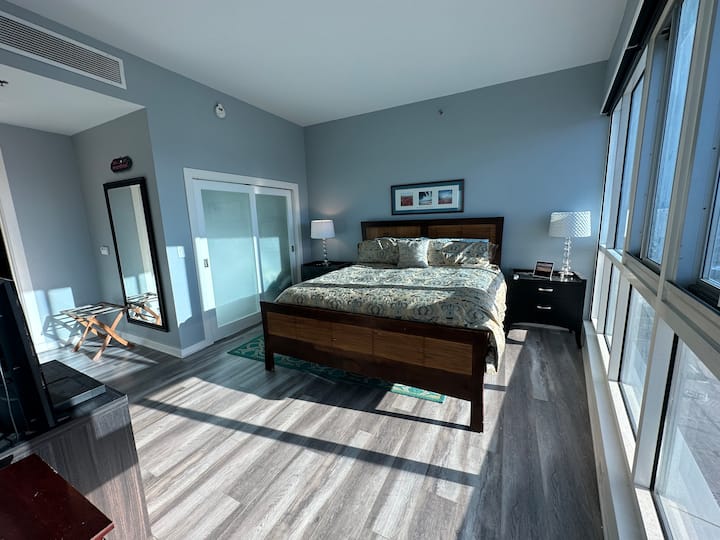 Брачен кревет (широк 180 - 200 см) - голема бања 