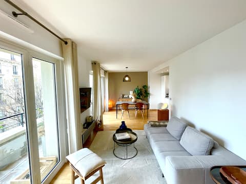 Peaceful Apartment with Terrace 5 Min from Paris