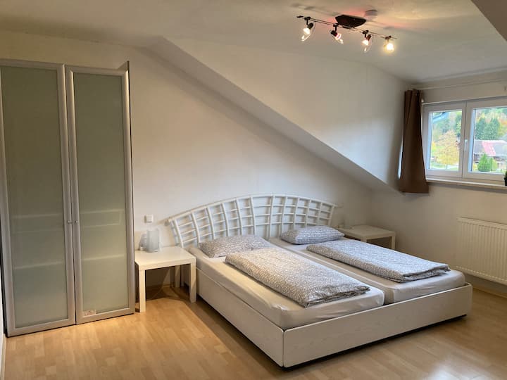 1. ห้องนอนที่มีเตียงคู่ 1 หลัง/ห้องนอนพร้อมเตียงคู่ 