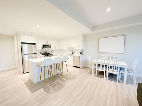 Top Airbnb: Spacious, Modern 2 Bedroom Suite in Murrayville