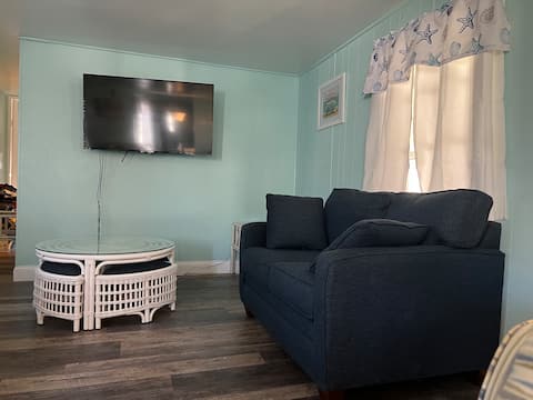 Popular Airbnb listing: Sunshine Retreat and Free Mini Golf /Huge Pool in Ocean City / Maryland Beaches