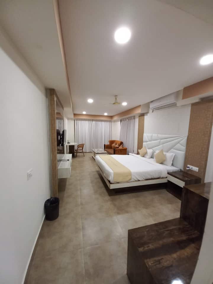 Bedroom 1 image 2