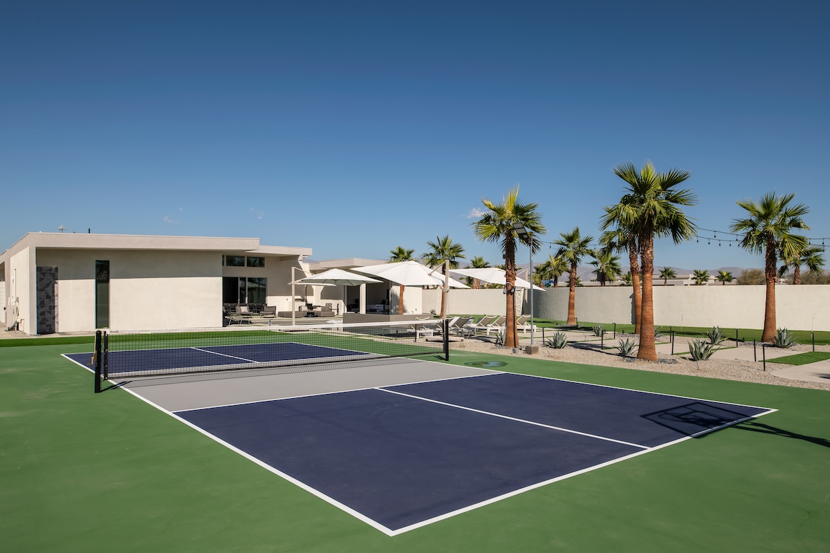 Platinum @ Elemento49 |sleeps 18 w/pool, spa& more - Airbnb