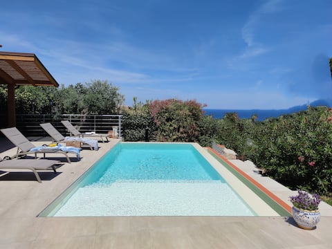 Heated Pool Whirlpool, Lush Garden close to Beach