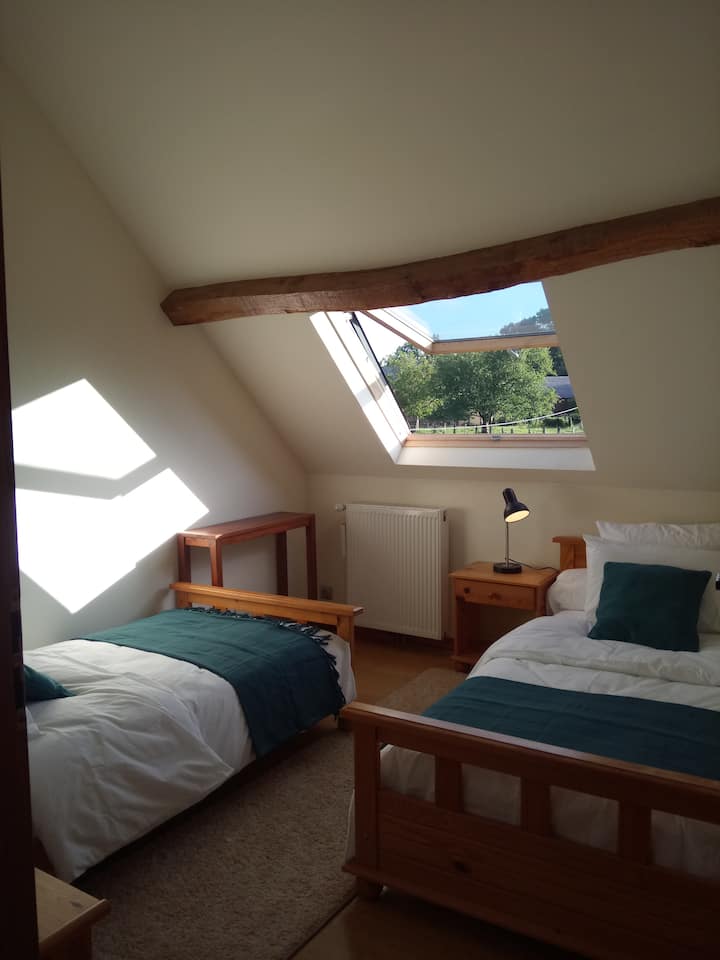 Chumba cha 4 cha kulala.
Nyumba ya mashambani.