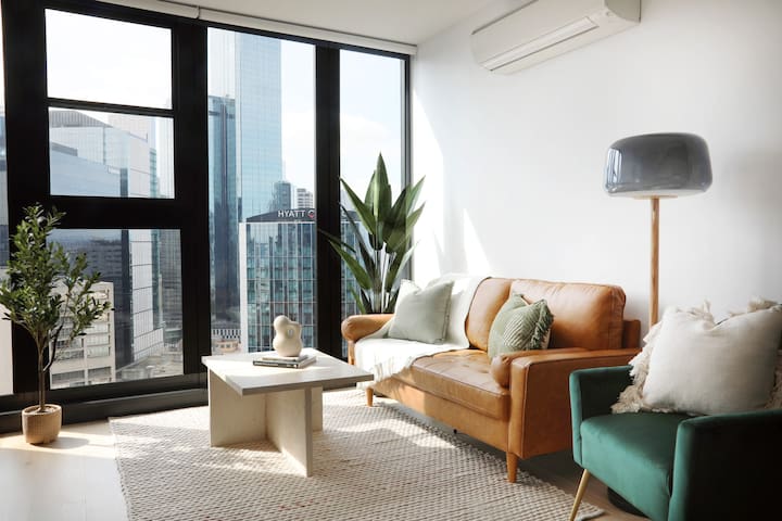 Mid Century 2 Bed 2 Bath Apt