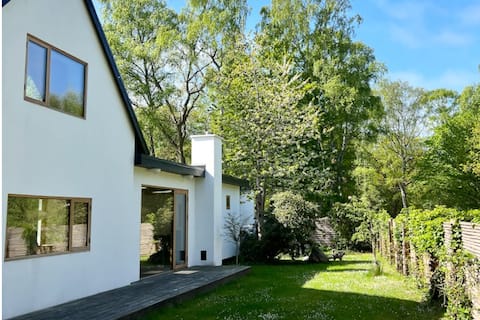 Minimalist holiday house close to the sea