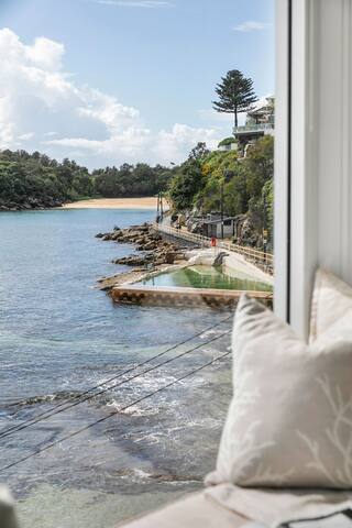 Luxury Manly Oceanfront Getaway gallery image 2