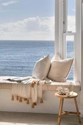 Luxury Manly Oceanfront Getaway gallery image 3