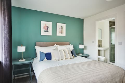 Coventry Home for 6+2, 150Mbp Wi-Fi + Parking