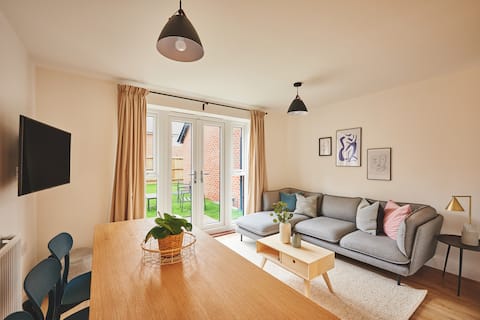 Coventry Home for 6+2, 150Mbp Wi-Fi + Parking