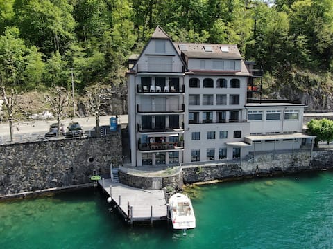 Lakefront apartment in Gersau
