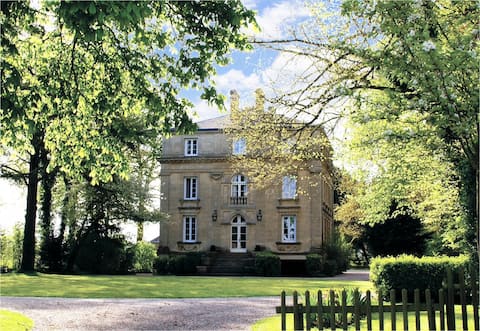 Beautiful mansion in a large wooded park