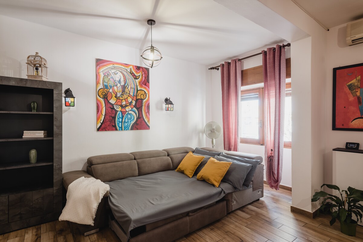 Opustite se na našem udobnom i udobnom kauču - koji u pokretu postaje dodatni krevet!

Opustite se na našem udobnom i udobnom kauču - koji se u jednom pokretu pretvara u dodatni krevet!